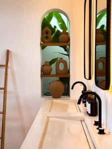 Casa Cemagi 4 - Modern Villa Rooftop Lounge & Tropical Pool