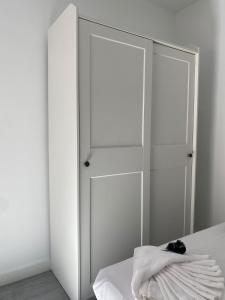 Steps to Beach, Cafés & Remote Work Desk
