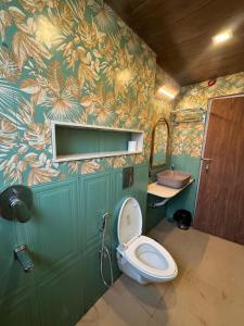 RentAbode- Luxe 2BHK with private jacuzzi Noida