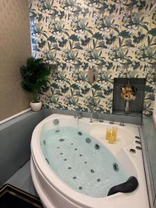RentAbode- Luxe 2BHK with private jacuzzi Noida
