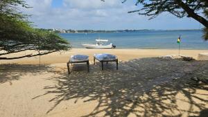 Shanti Sands Private Beachfront House with Pool In Lamu