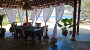 Shanti Sands Private Beachfront House with Pool In Lamu