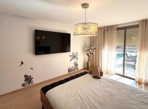 2 private apartments 2 private pools Up to 12 guests