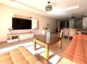 2 private apartments 2 private pools Up to 12 guests