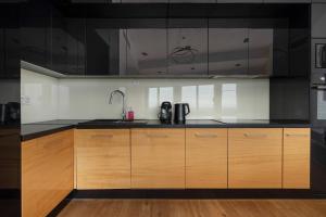Sky Tower Apartament z Widokiem na Miasto we Wrocławiu by Renters Prestige