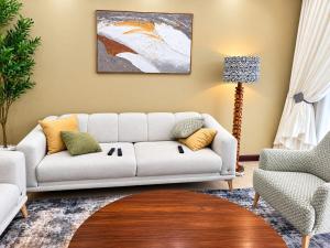 Lavish 4 Bedroom Apartment at Palm Village
