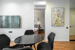 3-93 Novopecherski Lypky, Verkhogliad 12, Kyiv centre, panoramic city view, 15 kW backup power, Petrovdom Apartment