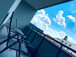 E1 Luxury OldTown Apt - 2x Parking, Foodstore, PCscreen, Netflix, Unlimited Music, Crib, BabyChair, FastWifi, Aircon