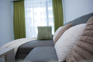 Modern & Cozy w Balcony, Near AFI Mall