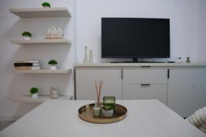 Modern & Cozy w Balcony, Near AFI Mall