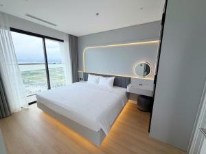 The Holiday Luxury Apart Central Bai Chay