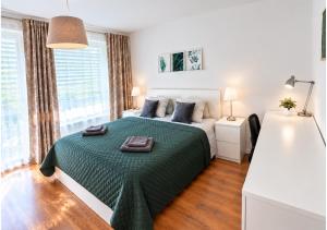 E1 Luxury OldTown Apt - 2x Parking, Foodstore, PCscreen, Netflix, Unlimited Music, Crib, BabyChair, FastWifi, Aircon