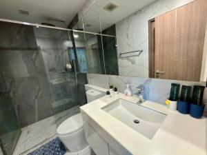 SR7 The Astra Sky River, Chiang Mais most exclusive serviced apartment with an ultra-long infinity pool