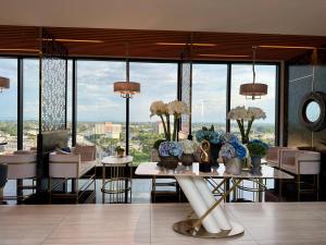 SR7 The Astra Sky River, Chiang Mais most exclusive serviced apartment with an ultra-long infinity pool