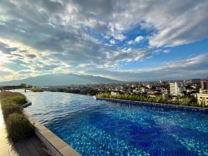 SR7 The Astra Sky River, Chiang Mais most exclusive serviced apartment with an ultra-long infinity pool