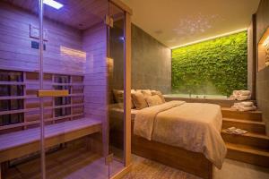 160 m Luxury Retreat Jacuzzi, Sauna & Free Parking