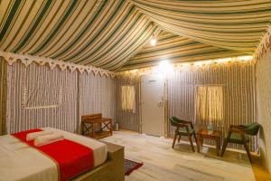 Diamond Desert Camp Safari tour A-family Luxury Camp