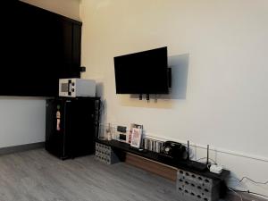 Black Vantage Room at T9 Building