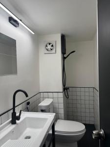 Black Vantage Room at T9 Building