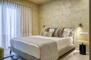 Etheli Luxury Apartment with Private parking and Balcony