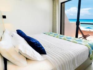 2-Level Oceanfront Villa with Private Terrace and patio at Villas Marlin
