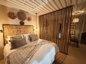 Nahango Luxury Suites- The Acacia
