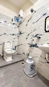 THE PLAZA, Very Close to Indira Gandhi Square, Near Sri Kamatchi Hotel, 100 feet Road, PONDICHERRY - BMC