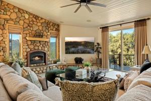 Starry Night, Lake Views, Hot Tub, Mins 2 Lake
