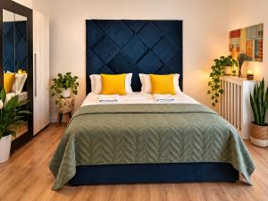 Anastasia Apt 24 A