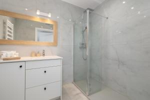 Sea&Lake Mielno Unique Apartments for a Family Holiday by the Sea with Parking by Noclegi Renters