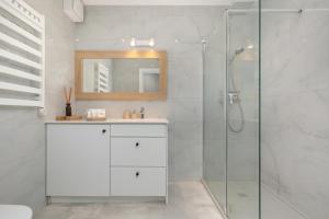 Sea&Lake Mielno Unique Apartments for a Family Holiday by the Sea with Parking by Noclegi Renters