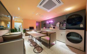 Sinchon APL Hotel