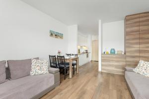 Cztery Oceany Studio for 4 Guests with Balcony & Parking Gdańsk by Noclegi Renters