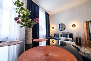 Cobalt Apartment by Cracovia Prime