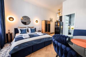 Cobalt Apartment by Cracovia Prime