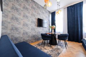 Cobalt Apartment by Cracovia Prime