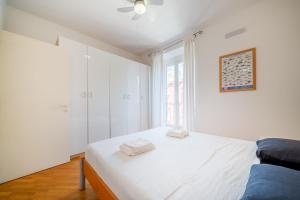 Milan Cathedral 8 minutes - 4 guests - De Angeli Metro