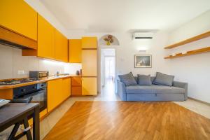 Milan Cathedral 8 minutes - 4 guests - De Angeli Metro