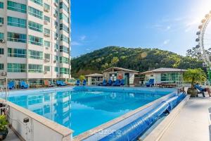 Conforto em Cond. c Piscina e Vista Cid. INT1812