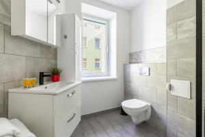 Piłsudskiego City Center Apartment by BookingHost