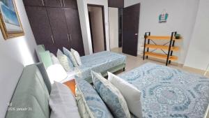 Modern and newly renovated condo