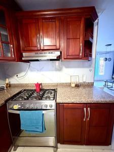Spacious 3BR Near Airport, Ocean & Avenida España