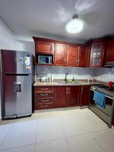 Spacious 3BR Near Airport, Ocean & Avenida España