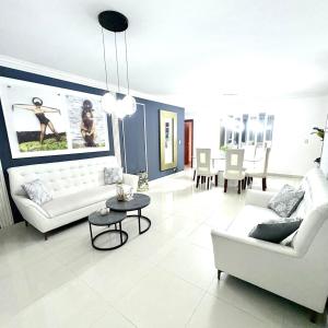 Spacious 3BR Near Airport, Ocean & Avenida España