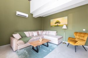 Mystras - Glyfada Pool House & Sea View