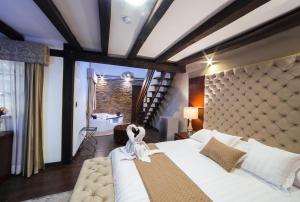 Felicia Hotel & Suites