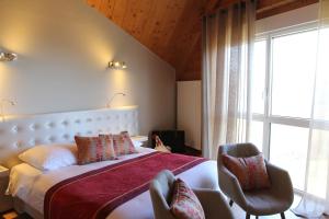 Hotels Hotel Restaurant Les Alisiers : Chambre Lit King-Size - Vue sur Montagne