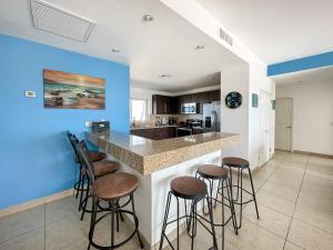 Spacious 2BR Condo with Great Views N302