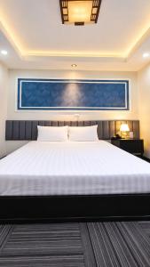 Holiday Premium Hotel & Travel