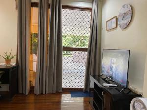 Spacious Private Room with Own Bathroom in Catalunan Pequeno